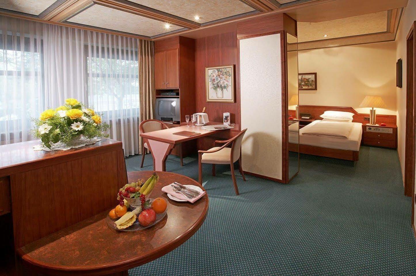 Arotel Best Living Nuernberg Екстер'єр фото
